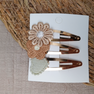Haarspeldje klikklak bloem hart donker beige