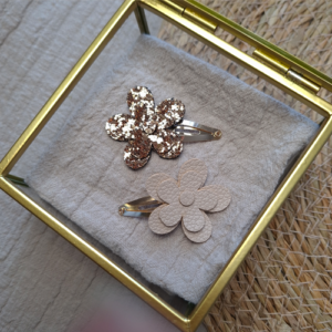 Haarspeldjes daisy bloem licht beige